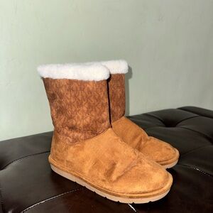 Big girls Micheal Kors Brown faux Suede Boots with White Fur Lining .